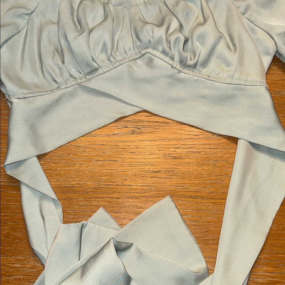 Chic Women's Light Green Puff Sleeve Blouse - Picture 5 of 10
